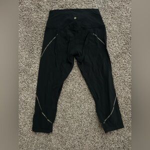 Lululemon Black and Gold Cropped Leggings 21”